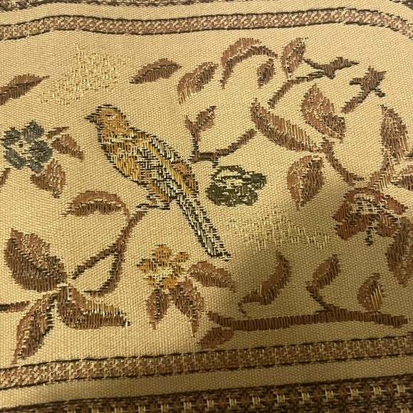 VTG Tapestry Centerpiece Table Mat w/ Bird on Tree Branch & Gold Thread Edgings - Picture 2 of 7